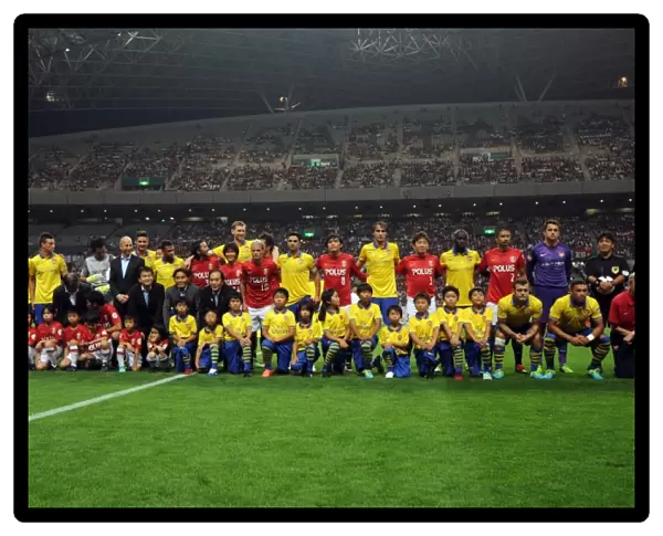 The two teams mingle for a group picture. Uwara Red Diamonds 1: 2 Arsenal. Pre Season Friendly