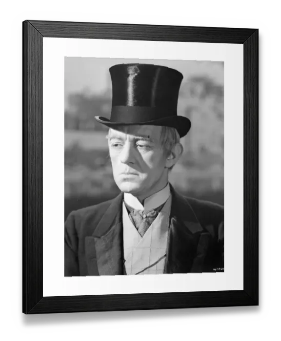 Framed Print : Kind Hearts And Coronets 35mm Print Framed Print : Kind Hearts And Coronets 35mm Print