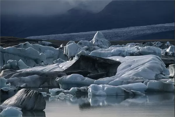 Iceland, Austur-Skaftafellssysla, Jokulsarlon, Iceberg lagoon formed by Breidamerkurjokull glacier