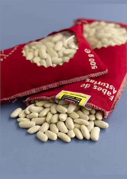 Fabada beans from Asturias in red canvas bags