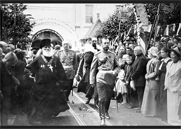 Ruassian emperor nicholas ll and his heir alexei (boy being carried) leaving novospassky monastery, may 26, 1913