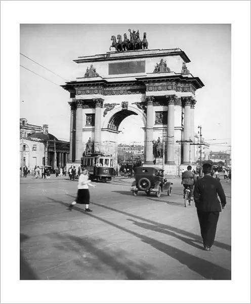 The arch of triumph on kutuzovskiy prospect in moscow, 1934