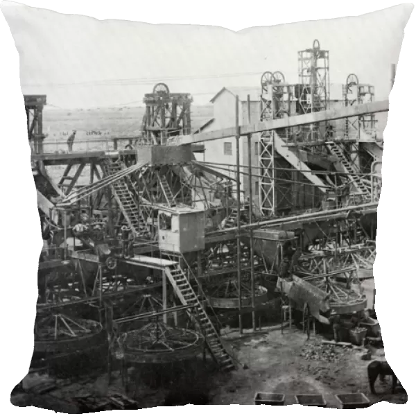 Washing plant at De Beers diamond mines, Kimberley, c. 1900. In 1887 and 1888 Cecil