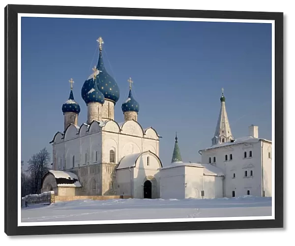 Russia, Golden Ring, Suzdal, Kremlin walls and Cathedral of Nativity of Virgin