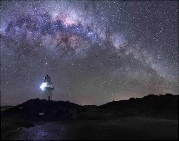 Milkyway arching over lighthouse