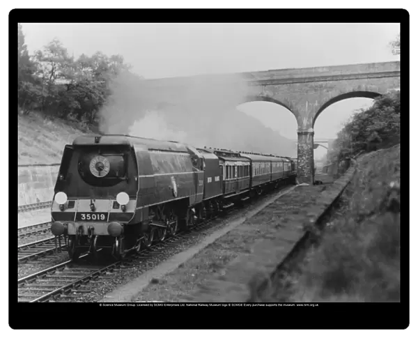 Southern Railway (SR) locomotive 35019 French Line CGT (Sonning Cutting 1948)