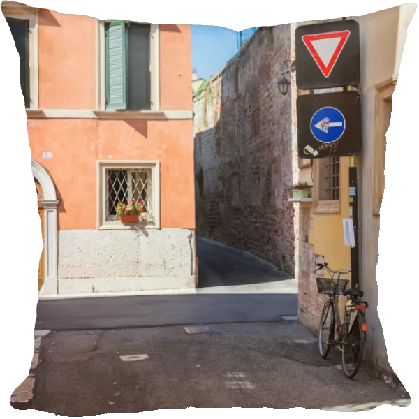 Intersection of narrow streets in Verona