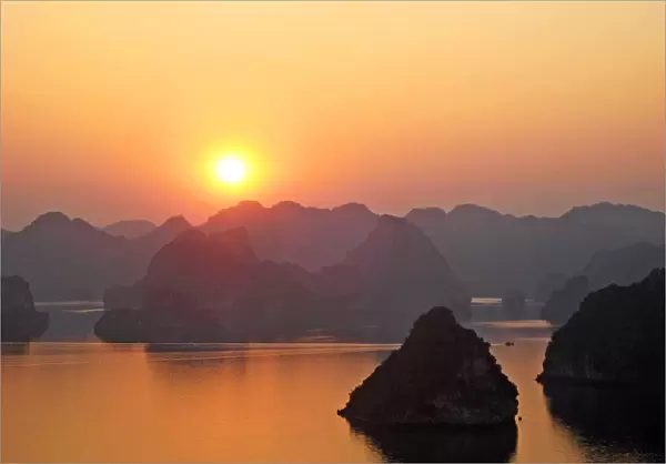 Ha Long Bay at sunset