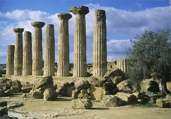 Italy, Sicily, Agrigento, temple ruins