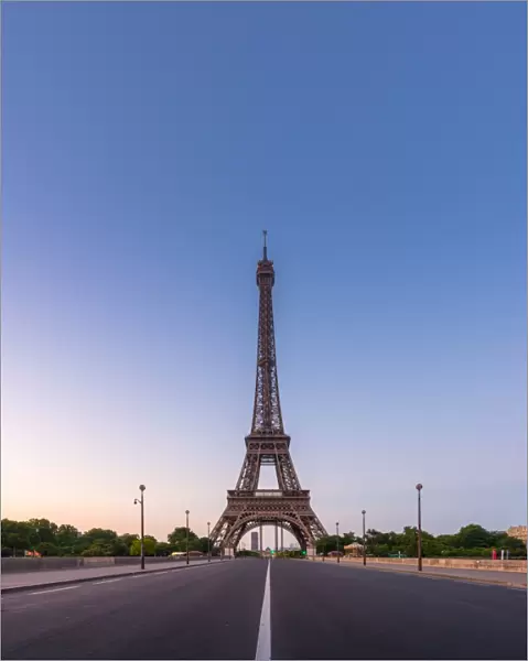 A road to Eiffel Tower