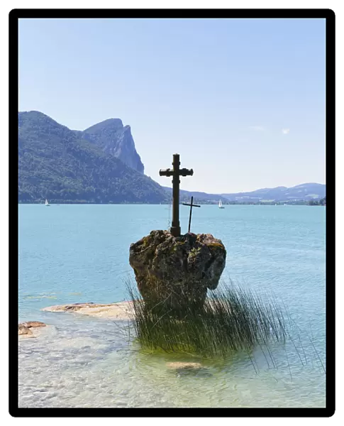 Rock with a cross, Mondsee Lake, Salzkammergut, Salzburg State, Upper Austria, Austria