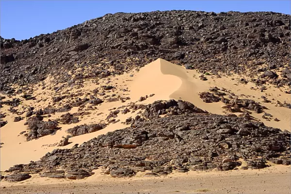 Formation of a sand dune in a desert rock, Hamada, Sahara, Libya, North Africa, Africa