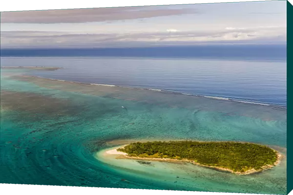 Island in the coral reef of Grande Terre, New Caledonia