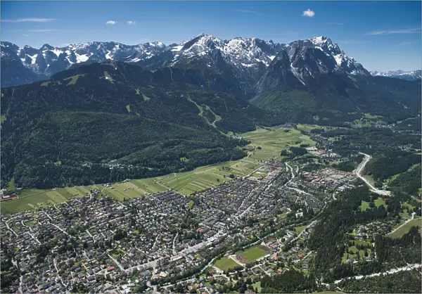 Townscape of Garmisch, Garmisch-Partenkirchen, Loisachtal, Bavaria, Germany