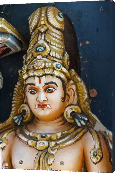 Colorful Hindu statue, Srirangam temple complex, Tiruchirappalli, Tamil Nadu, India