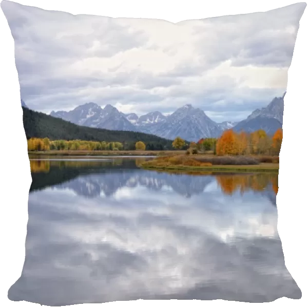 Reflections in Snake River, Teton Range, Mount Moran, centre, Oxbow Bend Turnout, Federal Road 287, Grand Teton National Park, Wyoming, USA