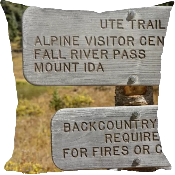 Signposts at Poudre Lake, Trail Ridge Road, Rocky Mountain National Park, Colorado, USA