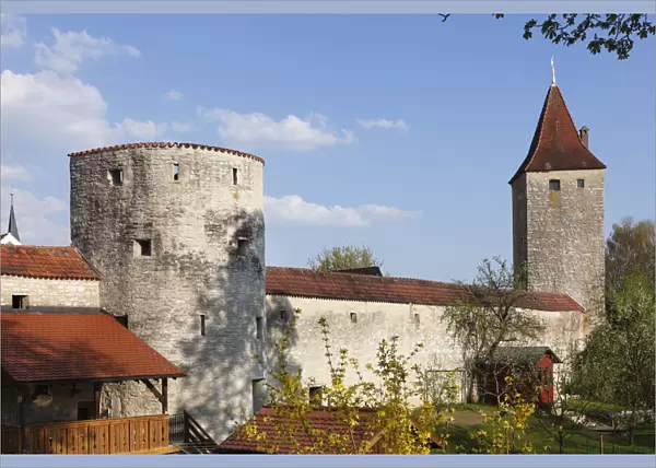 Schmidtweberturm tower and Amtsknechtsturm tower and city walls, Berching, Upper Palatinate, Bavaria, Germany, Europe