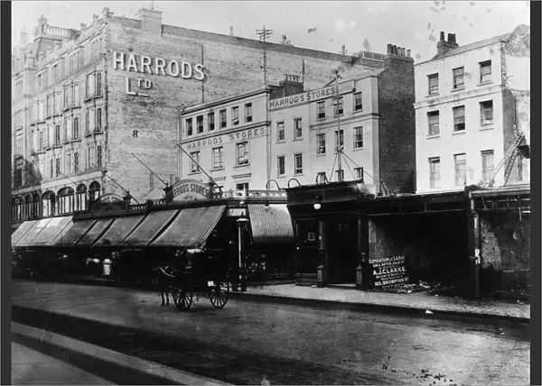Harrod s. 1901: Harrods store and original shop in Knightsbridge, London