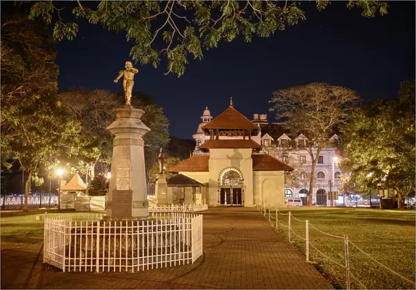 Park and the Temple of the Sacred Tooth Relic (Temple of the Tooth, Sri Dalada Maligawa) at night, Kandy, Central Province, Sri Lanka, Asia