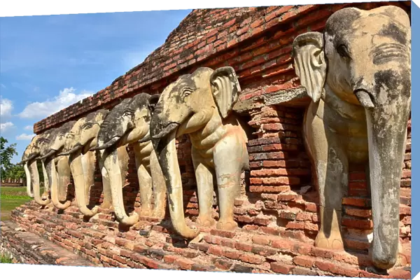 sculptures of elephants at Wat Sorasak Sukhothai temple Thailand, Asia
