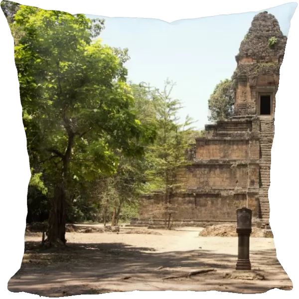 Visiting Baksei Chamkrong Temple, Angkor Complex