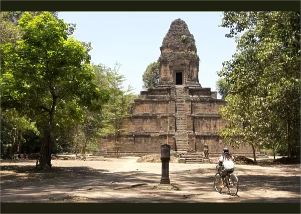 Visiting Baksei Chamkrong Temple, Angkor Complex
