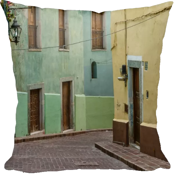 Alleyway or callejAon in Guanajuato, Mexico