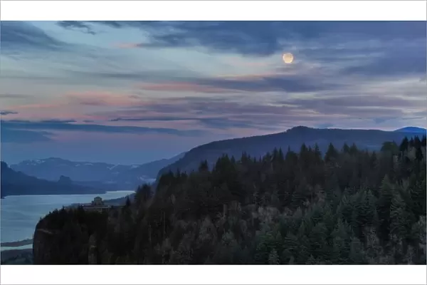 Moonrise at Columbia River Gorge