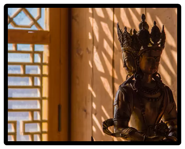 Bronze Bodhisattva statue in Songzanlin Monastery