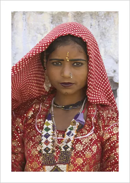 India, Rajasthan, Pushkar, young woman, close-up, portrait