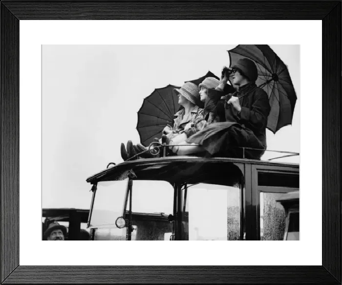 Framed Print : Epsom Derby Spectators Print, 27th May 1925 Framed Print : Epsom Derby Spectators Print, 27th May 1925