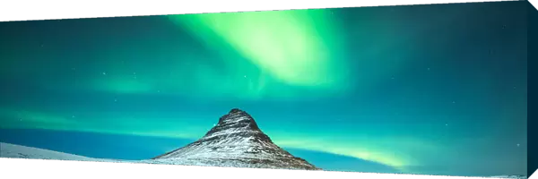 winter aurora kirkjufell mountain