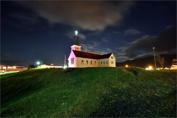 kirkjufell church under stars