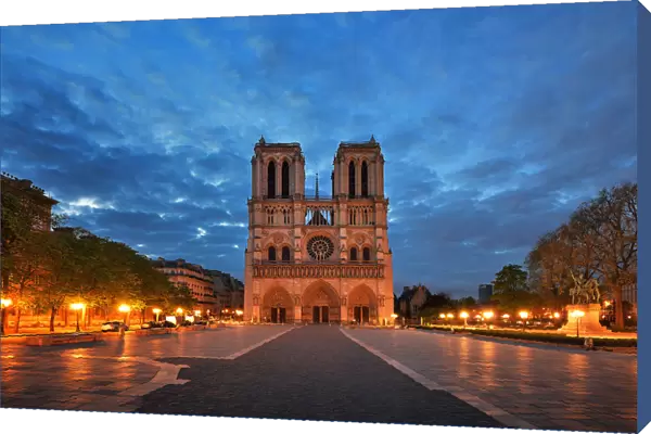 lluminated Notre Dame De Paris