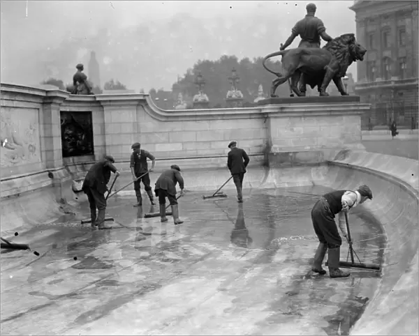 Scrub Out. May 1927: Workmen cleaning the basin of the Queen Victoria monument