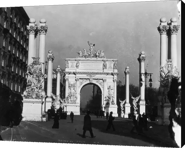 View of Dewey Arch 1899