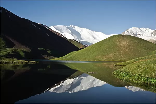 Lake Tolpur + peak Lenin ( Kyrgyzstan)