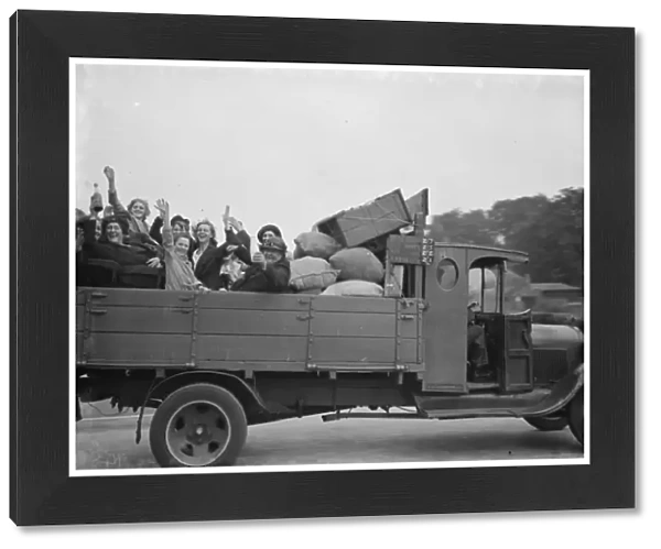 Hop pickers in East Peckham riding in the back of a truck. 1 September 1938