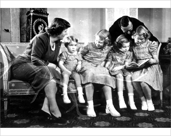 Soestdijk, Holland: Dutch Royal Family, Queen Juliana and Prince Bernhard with daughters