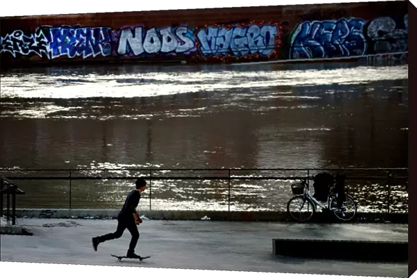 Italy-Rome-Tiber-Feature-Skate
