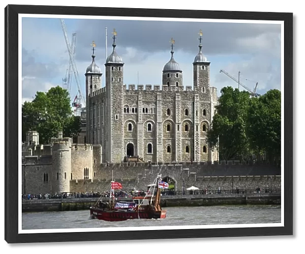 Britain-Tower of London-Thames