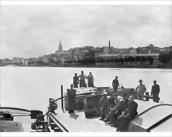 Boatmen on the Rhone near Bourg Saint Andreal, early 20th century (b  /  w photo)