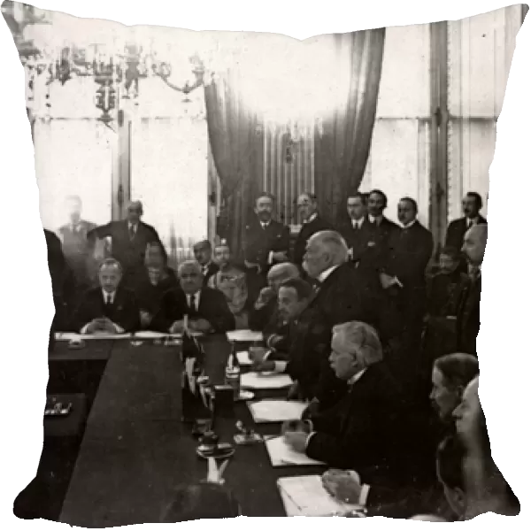 The ratification of the Peace Treaty of Versailles in Paris, France 1920, (b  /  w photo)