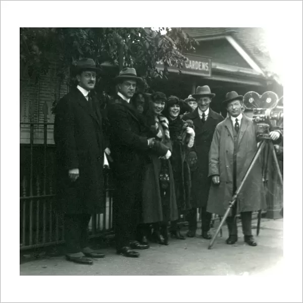 Mr and Mrs Martin Johnsons party at London Zoo, October 1920 (b  /  w photo)