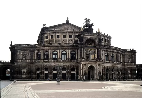View of the opera in Dresden (photography)