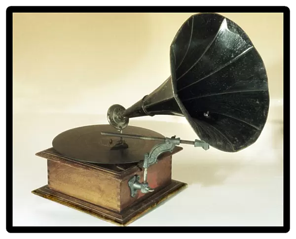 Pathe phonograph, 1906 (photo)