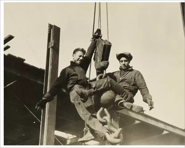 Construction workers empire state building, c. 1930 (b  /  w photo)