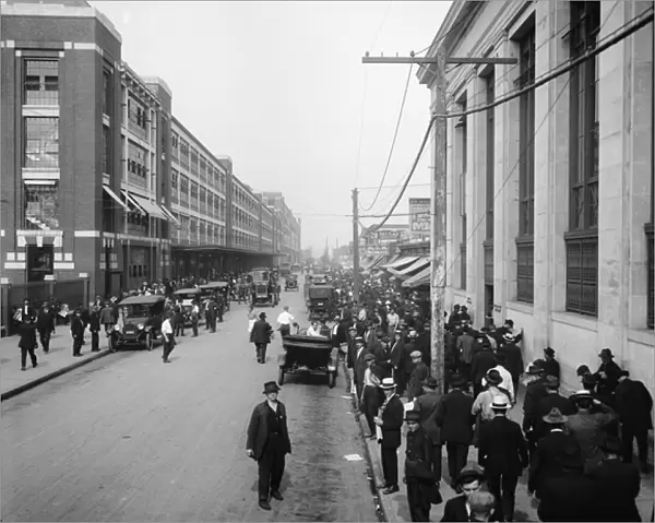 Workers Outside Ford Motor Company, Detroit, Michigan, USA, c. 1910 (b  /  w photo)