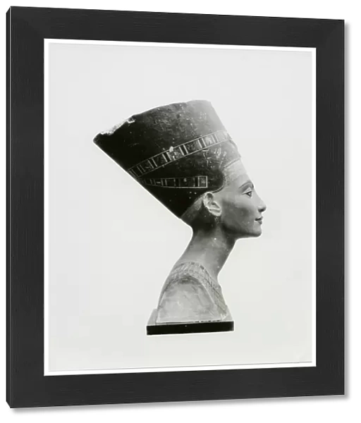 Bust of Queen Nefertiti, side view, copy of bust in the Aegyptisches Museum, SMPK